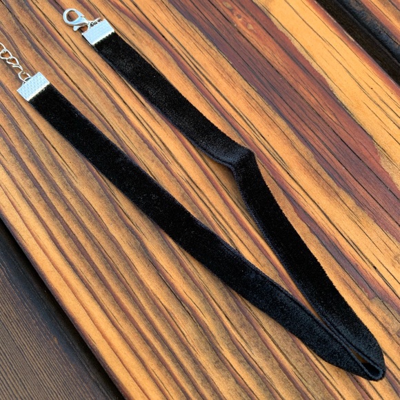 ♡ Velvet Choker - Picture 6 of 8